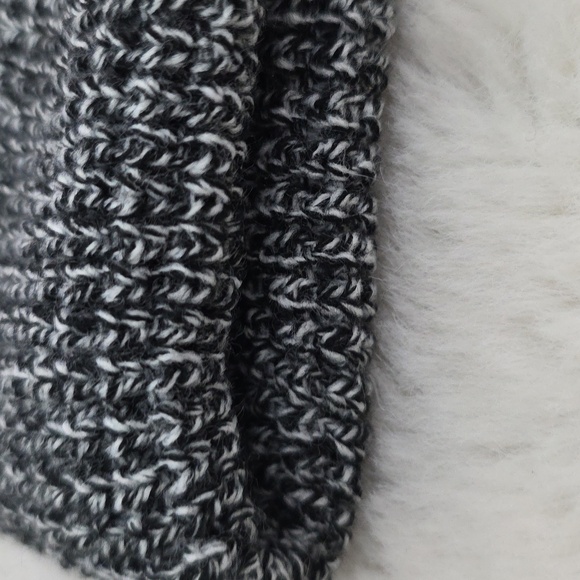 NEW American Eagle Outfitters Black and Gray Waffle Knit Beanie - Picture 6 of 8